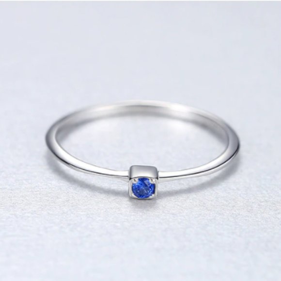 925 Silver Blue Thin Ring Size 8 NWT minimalist Cubic Zircornia - Picture 1 of 11